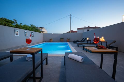 Pool view, Swimming pool, sunbed