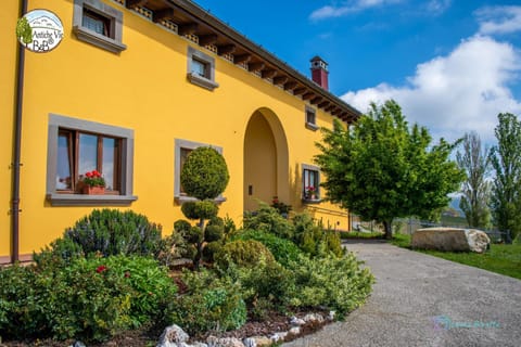 Property building, Facade/entrance, Day, Garden, Garden view