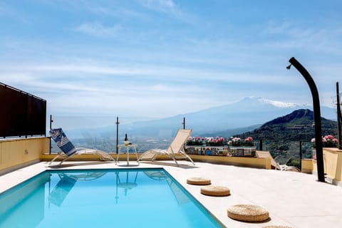 Solarium, View (from property/room), Mountain view, Pool view, Swimming pool, sunbed