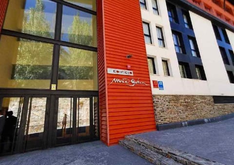 Property building, Facade/entrance, Day, Street view