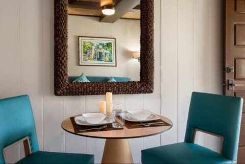 Seating area, Dining area