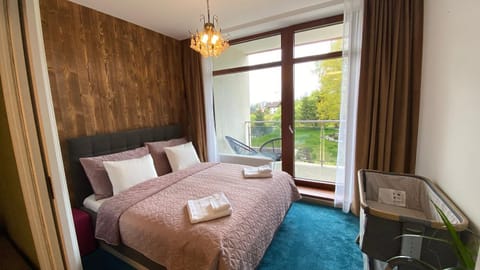 Balcony/Terrace, Seating area, Bedroom, Mountain view, cot, Quiet street view, Facility for disabled guests