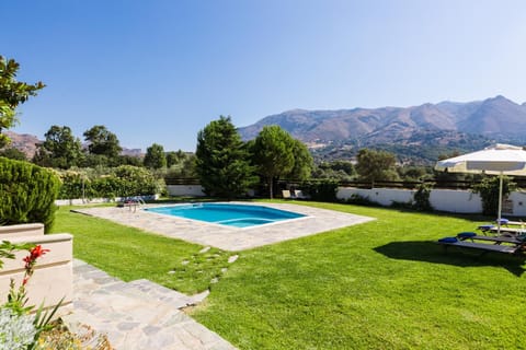 Nearby landmark, Day, Natural landscape, Garden, Garden view, Mountain view, Pool view, Swimming pool, sunbed