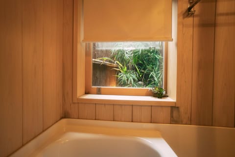 Hot Tub, Bathroom