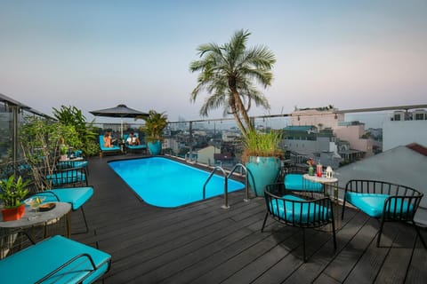 Patio, Day, Natural landscape, View (from property/room), Balcony/Terrace, Pool view, Swimming pool, Swimming pool, sunbed