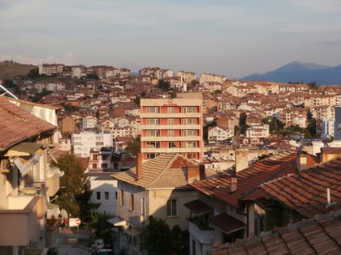 Restaurant/places to eat, Day, Neighbourhood, Bird's eye view, Casino, Nightclub / DJ, Spa and wellness centre/facilities, Evening entertainment, City view, Mountain view, Street view, Shopping Area, Sports, Entertainment