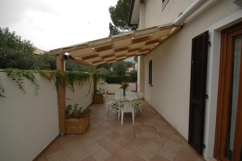 Facade/entrance, Balcony/Terrace