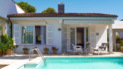 Facade/entrance, Day, Summer, Pool view