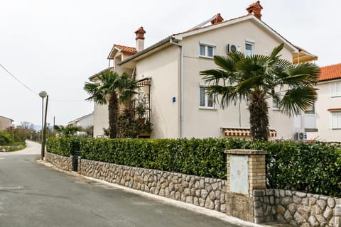 Property building, Day, Street view