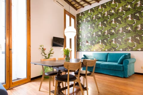 TV and multimedia, Living room, Seating area, Dining area, Evening entertainment