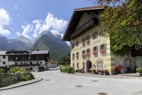 Facade/entrance, Mountain view