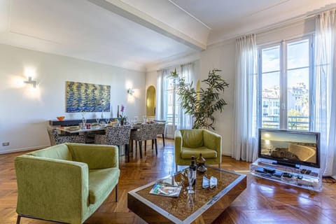 MY CASA - VICTOR HUGO - Beautiful Apartment - View over Garden Apartment in Nice