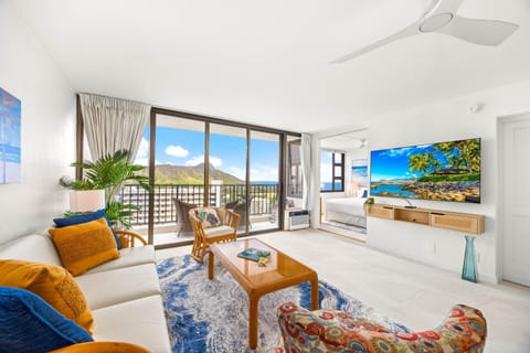 TV and multimedia, Living room, Mountain view, Sea view