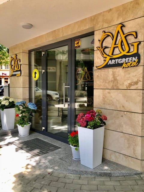 Facade/entrance, Day, Property logo or sign, Decorative detail, Decorative detail, Logo/Certificate/Sign, Text overlay