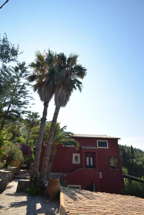 Property building, Day