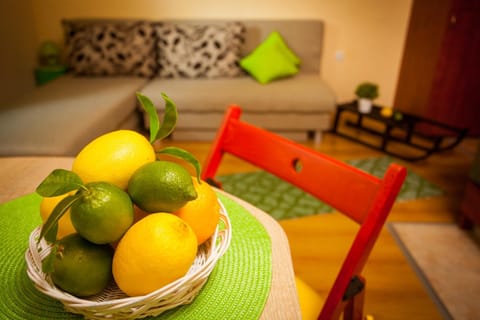 Bed, Coffee/tea facilities, Kitchen or kitchenette, Living room, Other, Photo of the whole room, Decorative detail, Dining area, Bedroom, Guests, Garden view, Mountain view, Street view, Family, Quiet street view, Inner courtyard view