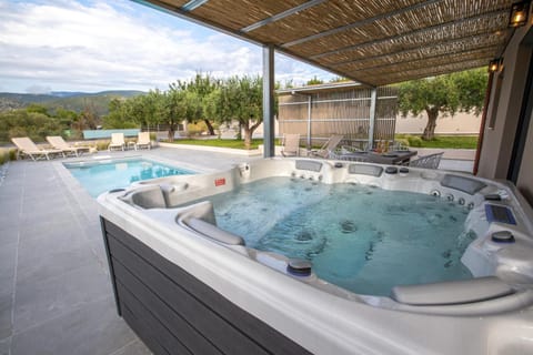 Natural landscape, Hot Tub, Balcony/Terrace, Mountain view, Pool view, Swimming pool