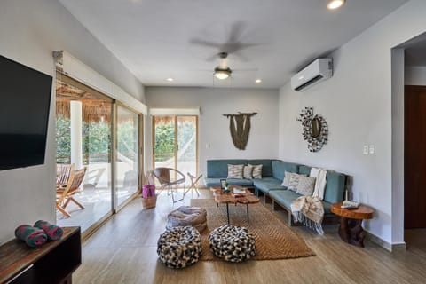 TV and multimedia, Living room, Garden view, air conditioner