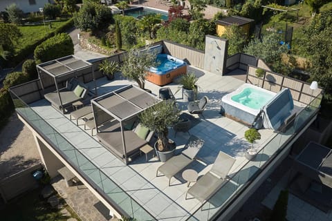 Bird's eye view, Pool view
