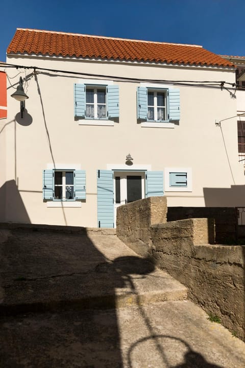 Mulberry Stonehouse House in Šibenik-Knin County, Croatia