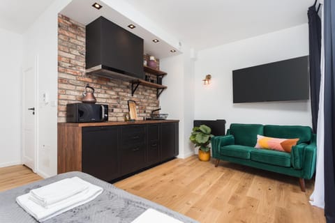 TV and multimedia, Kitchen or kitchenette, Seating area