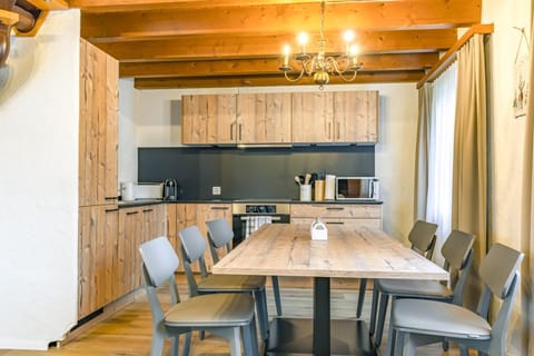 Dining area, Food, kitchen