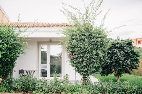 Property building, Facade/entrance, Garden