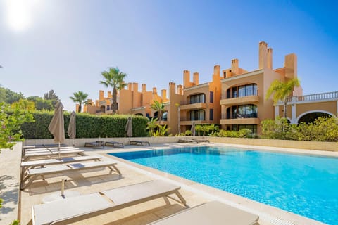 Property building, Swimming pool, Swimming pool