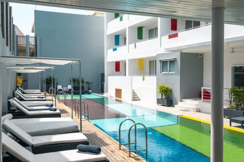 Property building, Swimming pool, sunbed