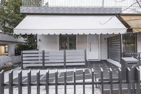 Modern fully-equipped house, 5 min walk from metro House in Chalandri