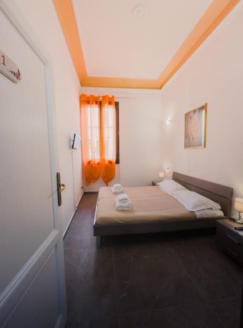 Bed, Photo of the whole room, Bedroom, towels, air conditioner