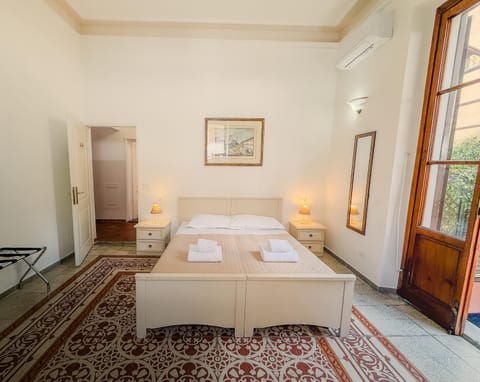 Photo of the whole room, Bedroom, air conditioner