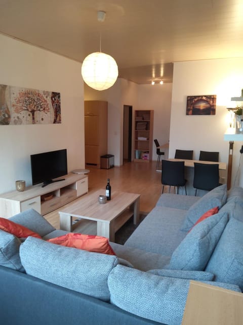 Communal lounge/ TV room, TV and multimedia, Living room, Lounge or bar, Seating area