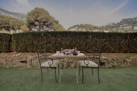 Diodato Suite Apartment - Amazing Location, WiFi, Pool, Sauna, Gym & Private Garden Apartment in Roquebrune-Cap-Martin