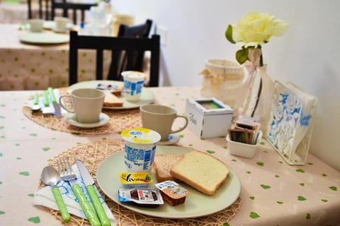 Food and drinks, Breakfast, Continental breakfast