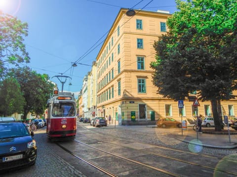 Facade/entrance, Day, Neighbourhood, Summer, On site, City view