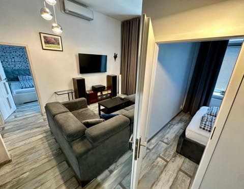TV and multimedia, Living room, Seating area, Evening entertainment, air conditioner