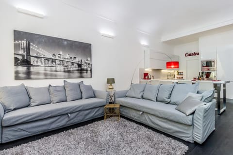 Elegant House Via Pia Apartment in Savona