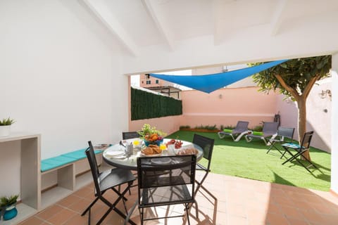 Facade/entrance, Balcony/Terrace