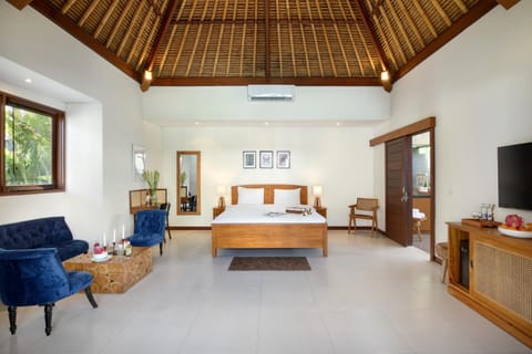 Bed, TV and multimedia, Photo of the whole room, Seating area, Bedroom