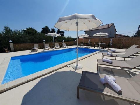 Day, Pool view, Swimming pool, sunbed