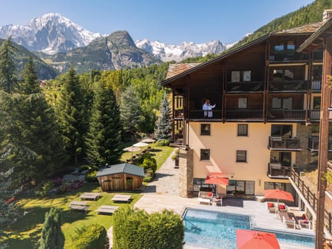 Property building, View (from property/room)