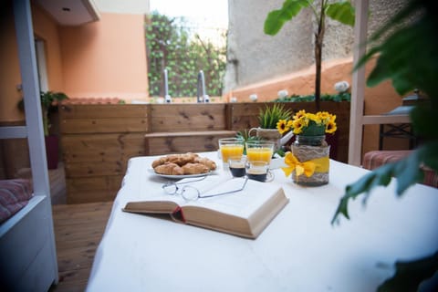 Property building, Food and drinks, Area and facilities, Swimming pool, Breakfast