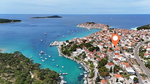 Property building, Day, Bird's eye view, Beach, City view, Sea view, Location
