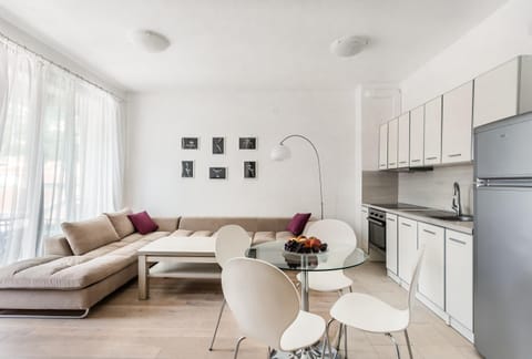Kitchen or kitchenette, Living room, Seating area