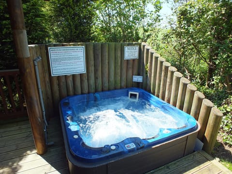 Walnut Log Cabin Cabin in Swanage