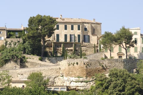 Nearby landmark, Neighbourhood, Natural landscape, Area and facilities