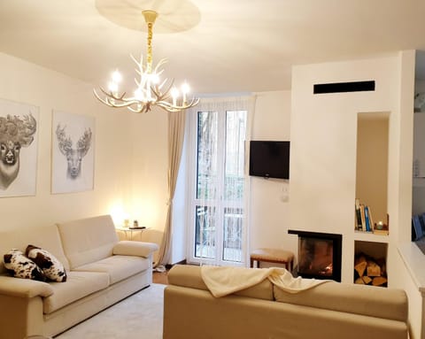 Communal lounge/ TV room, Living room, Evening entertainment, flat iron