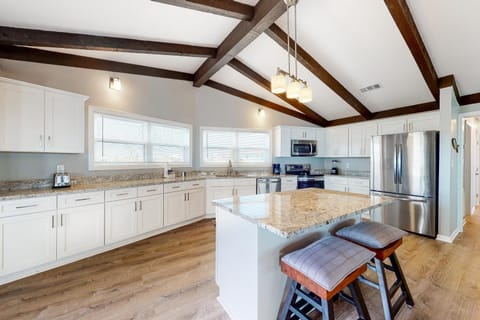 Heavenly Days by Avari Management House in West Beach