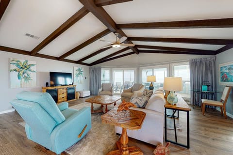 Heavenly Days by Avari Management House in West Beach